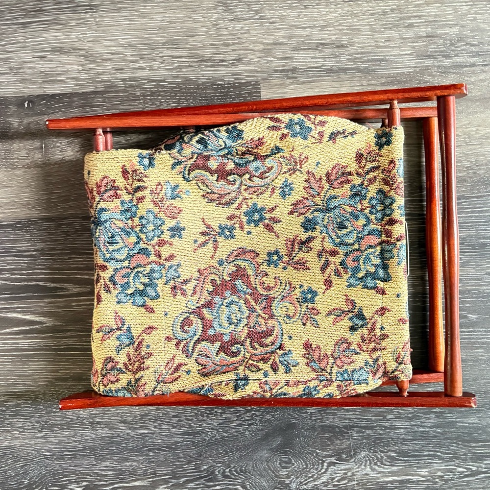 Vintage Tapestry Foldable Yarn Caddy - Picture 5 of 7